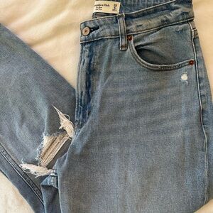 Abercrombie & Fitch The Mom High Rise Light Blue Jeans